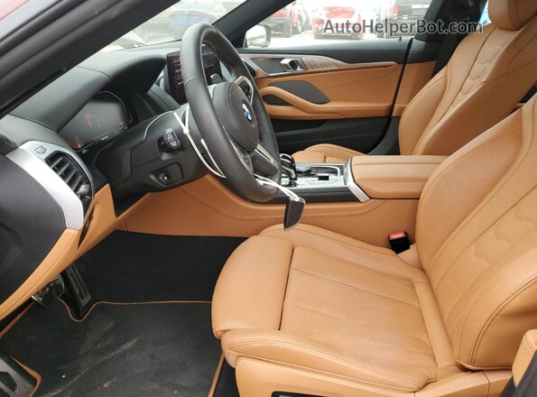 WBAGV8C0XSCT85219 2025 BMW M8 Burgundy Widok wnętrza z przodu