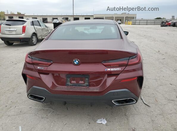 WBAGV8C0XSCT85219 2025 BMW M8 Burgundy Widok z tyłu