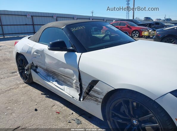 WBAHF3C04LWW56506 2020 BMW Z4 White Front view