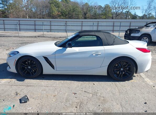 WBAHF3C04LWW56506 2020 BMW Z4 White 360 interior view