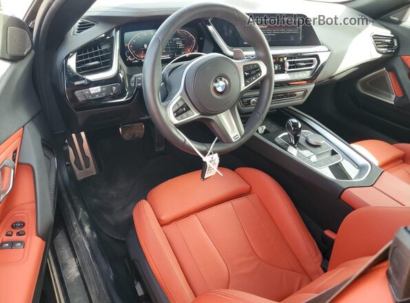 WBAHF3C04SWY47051 2025 BMW Z4 Black Dashboard view