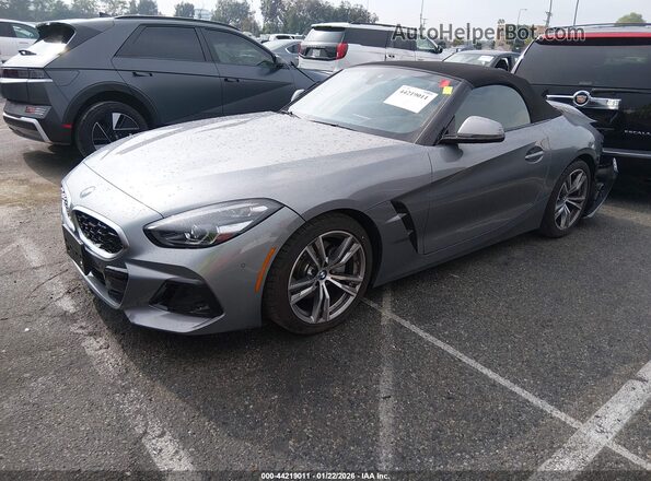 WBAHF3C07TWY51564 2026 BMW Z4 Gray Przód lewy