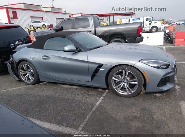 WBAHF3C07TWY51564 2026 BMW Z4 Gray Widok wnętrza 360 stopni
