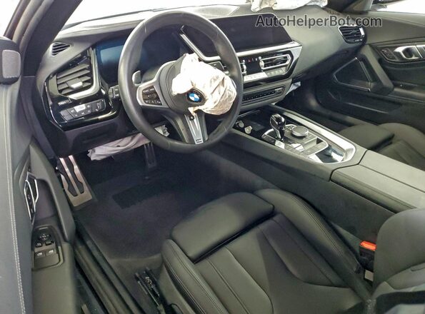 WBAHF3C09TWY50951 2026 BMW Z4 Silver Widok deski rozdzielczej