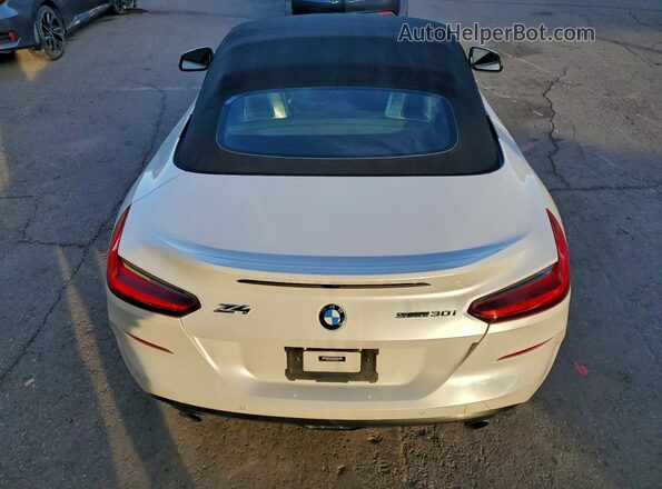 WBAHF3C0XMWX18783 2021 BMW Z4 White Vista de los asientos traseros