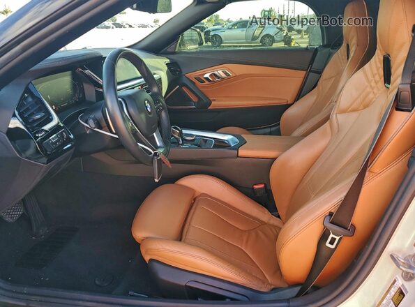 WBAHF3C55KWW41703 2019 BMW Z4 White Вид салону спереду