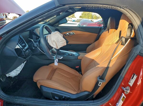 WBAHF9C01SWY46538 2025 BMW Z4 Red წინა სალონის ხედი