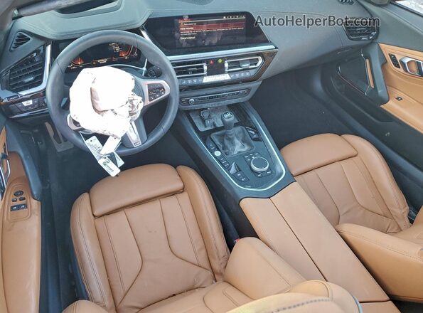 WBAHF9C01SWY46538 2025 BMW Z4 Red წინა პანელის ხედი