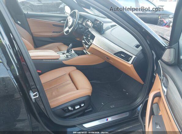 WBAJE7C35HG889995 2017 BMW 5 SERIES Black Вид салону спереду