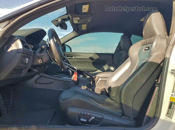 WBS2U7C00L7D83995 2020 BMW M2 White წინა სალონის ხედი