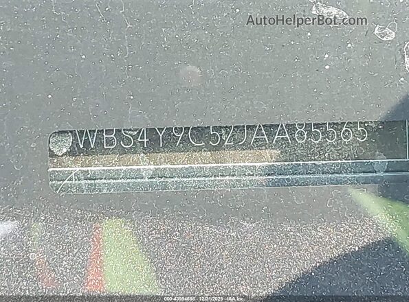 WBS4Y9C52JAA85565 2018 BMW M4 Gray Engine compartment view