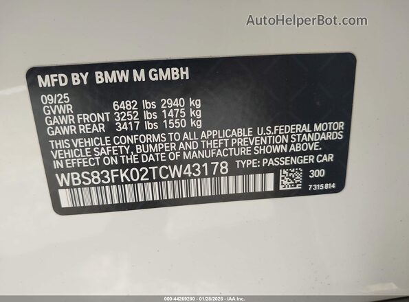 WBS83FK02TCW43178 2026 BMW M5 White Widok komory silnika