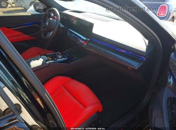 WBS83FK03TCV38309 2026 BMW M5 Black Widok wnętrza z przodu