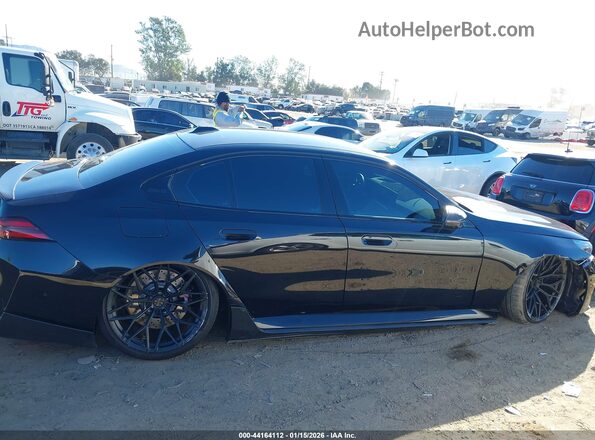 WBS83FK03TCV38309 2026 BMW M5 Black Widok wnętrza z tyłu