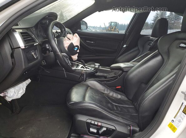 WBS8M9C51J5L00971 2018 BMW M3 White Vista interior delantera