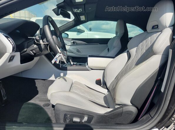 WBSDZ0C00SCT27754 2025 BMW M8 Black Widok wnętrza z przodu
