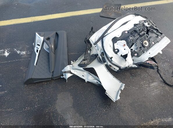 WBSDZ0C05RCP18148 2024 BMW M8 White Вид щитка приладів