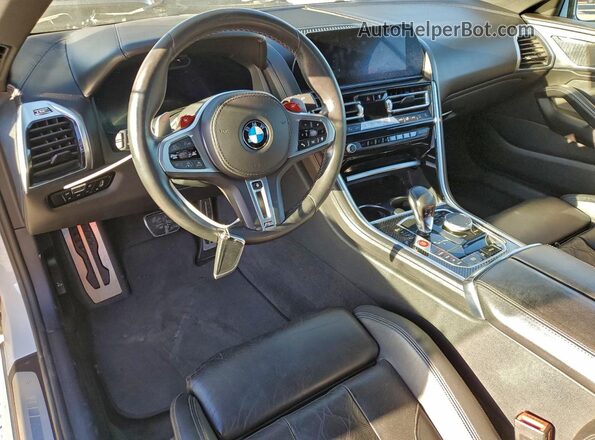 WBSDZ0C07LCD46712 2020 BMW M8 White Widok deski rozdzielczej