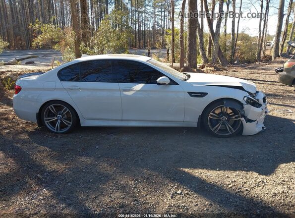 WBSFV9C52GD595775 2016 BMW M5 White Вид задньої частини салону