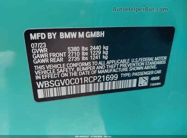 WBSGV0C01RCP21699 2024 BMW M8 Turquoise Vista del compartimento del motor