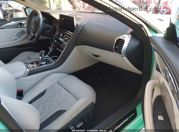 WBSGV0C01RCP21699 2024 BMW M8 Turquoise Vista interior delantera