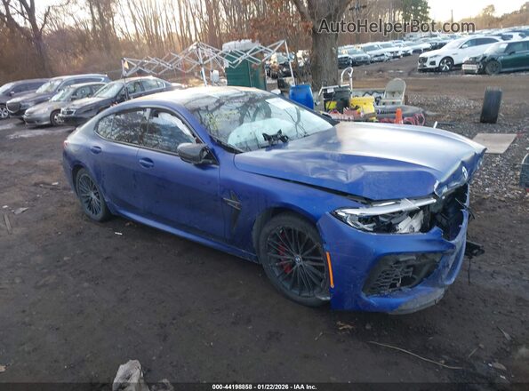 WBSGV0C03NCJ04010 2022 BMW M8 Blue უკანა სალონის ხედი