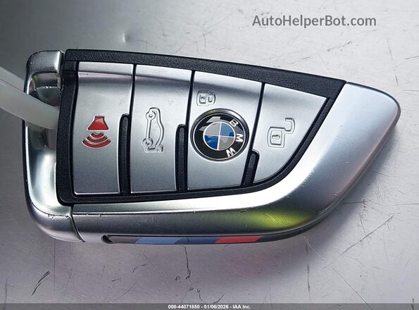 WBSGV0C03SCU61747 2025 BMW M8 Gray Dashboard view