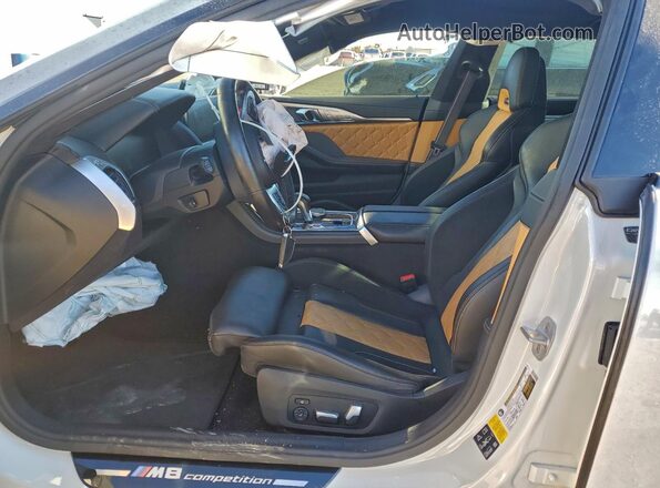 WBSGV0C06MCF56504 2021 BMW M8 White Вид салону спереду