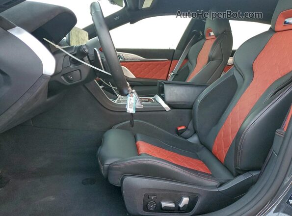 WBSGV0C07RCR42997 2024 BMW M8 Серый Вид салона спереди