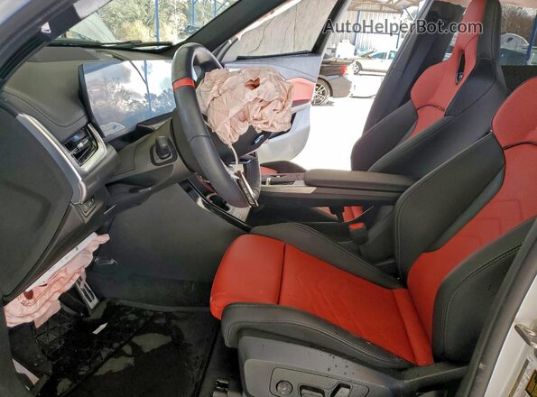 WBX13EF09S5254282 2025 BMW X1 White Vista interior delantera