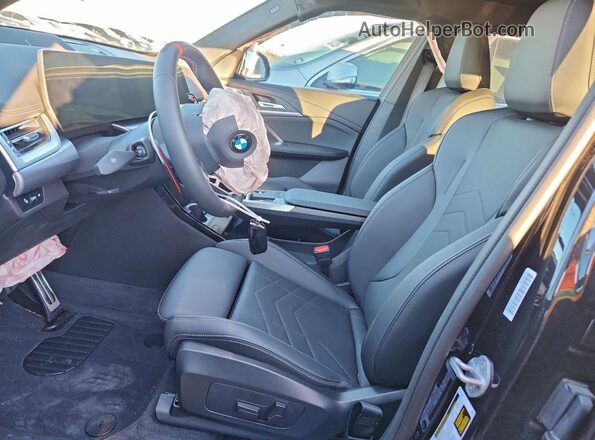 WBX13EF0XS5379730 2025 BMW X1 Черный Вид салона спереди