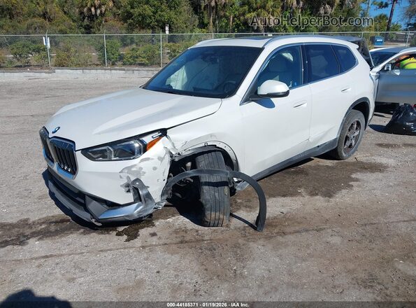 WBX73EF00P5X01048 2023 BMW X1 White Առջևի ձախ երեք քառորդ տեսարան