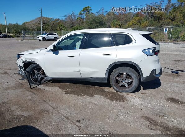 WBX73EF00P5X01048 2023 BMW X1 White Սալոնի 360 աստիճան տեսք