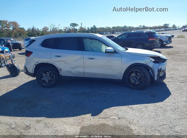 WBX73EF00P5X01048 2023 BMW X1 White Սալոնի հետևի տեսք