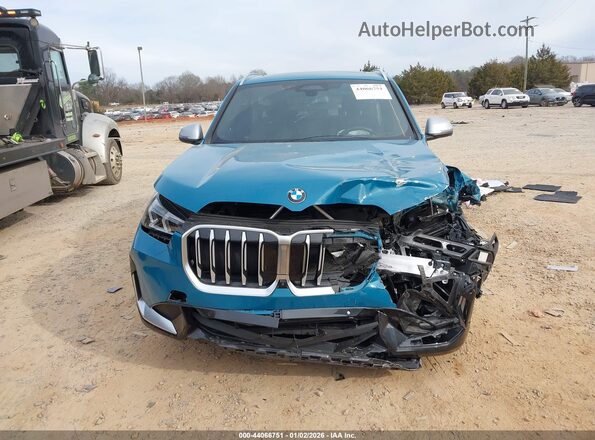 WBX73EF00P5X97067 2023 BMW X1 Teal Вид задньої частини салону