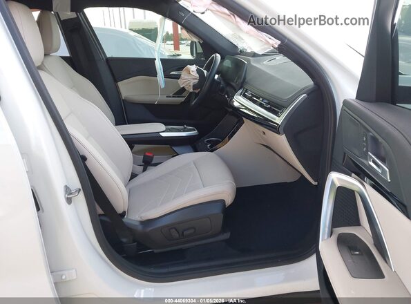WBX73EF03S5066741 2025 BMW X1 White წინა სალონის ხედი