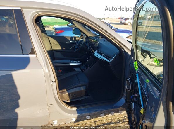 WBX73EF05R5Z99132 2024 BMW X1 Gray Widok wnętrza z przodu