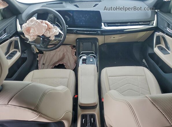 WBX73EF05S5156540 2025 BMW X1 White Առջևի վահանակի տեսք
