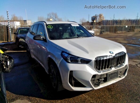 WBX73EF06P5W97068 2023 BMW X1 Белый Передняя правая четверть