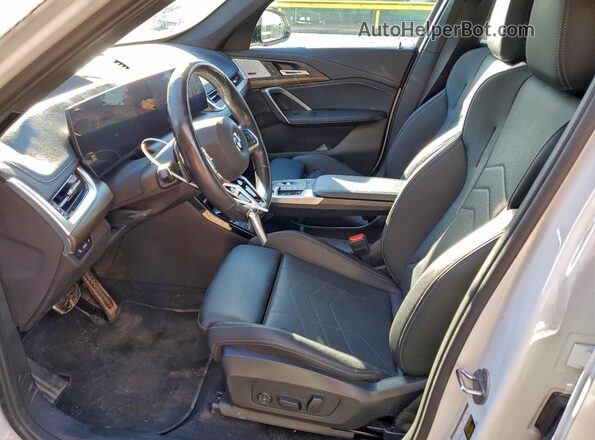 WBX73EF06P5W97068 2023 BMW X1 Белый Вид салона спереди
