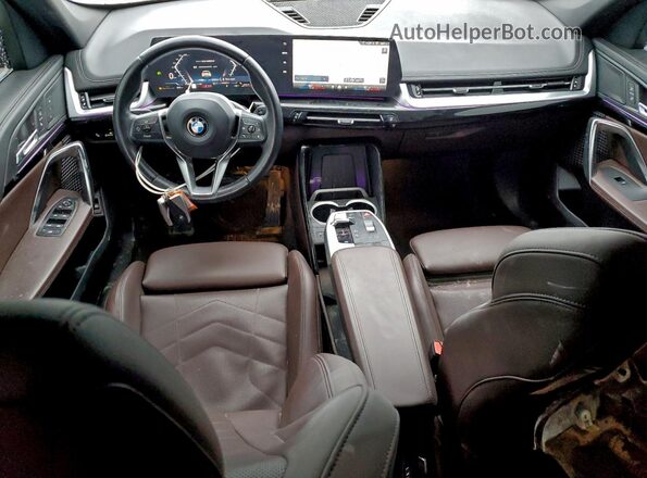 WBX73EF08R5Y32909 2024 BMW X1 White Vista del salpicadero