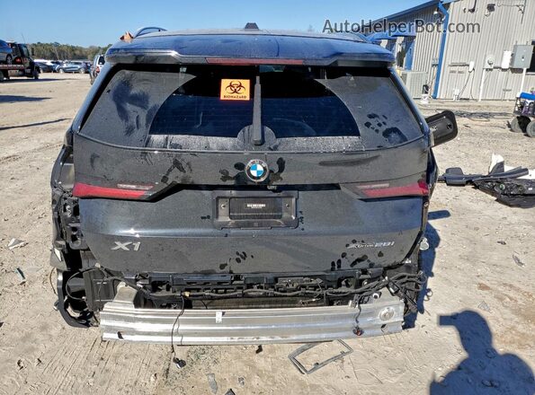 WBX73EF09P5W77512 2023 BMW X1 Черный Вид сзади