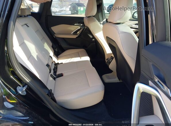 WBX73EF09S5086704 2025 BMW X1 Black Vista de la etiqueta del VIN