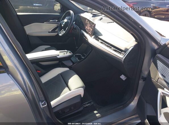 WBX83GM06S5113554 2025 BMW X2 Gray Widok wnętrza z przodu