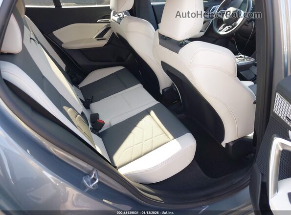 WBX83GM06S5113554 2025 BMW X2 Gray Widok naklejki z numerem VIN