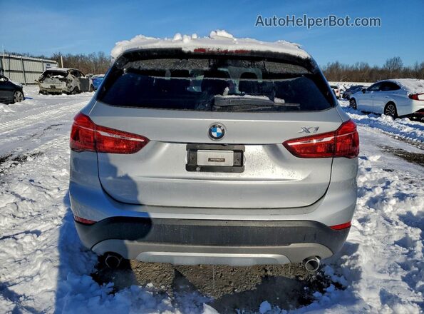 WBXHT3C30J5K31327 2018 BMW X1 Silver Vista trasera