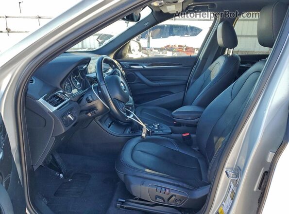 WBXHT3C30J5K31327 2018 BMW X1 Silver Vista interior delantera