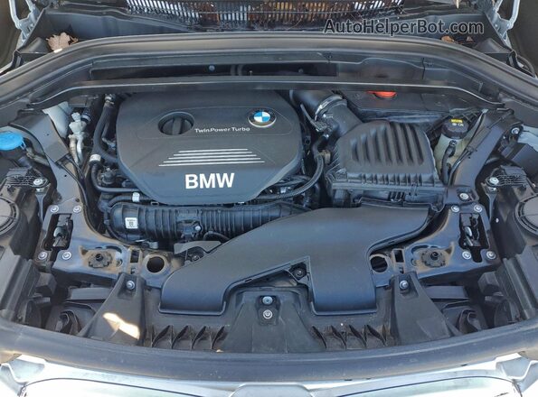 WBXHT3C30J5K31327 2018 BMW X1 Silver Vista del compartimento del motor