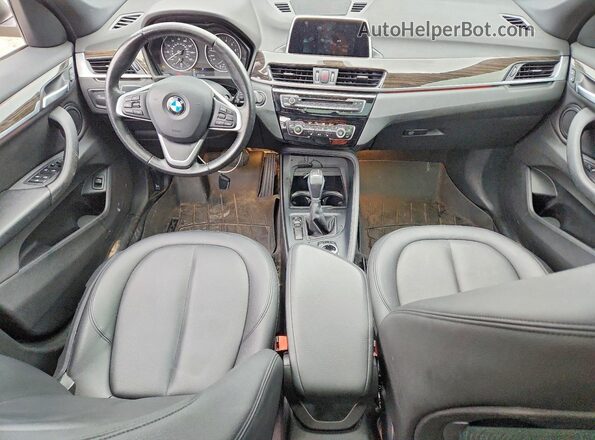WBXHT3C32J5K26257 2018 BMW X1 Silver Առջևի վահանակի տեսք