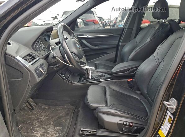 WBXHT3C35GP889030 2016 BMW X1 Черный Вид салона спереди